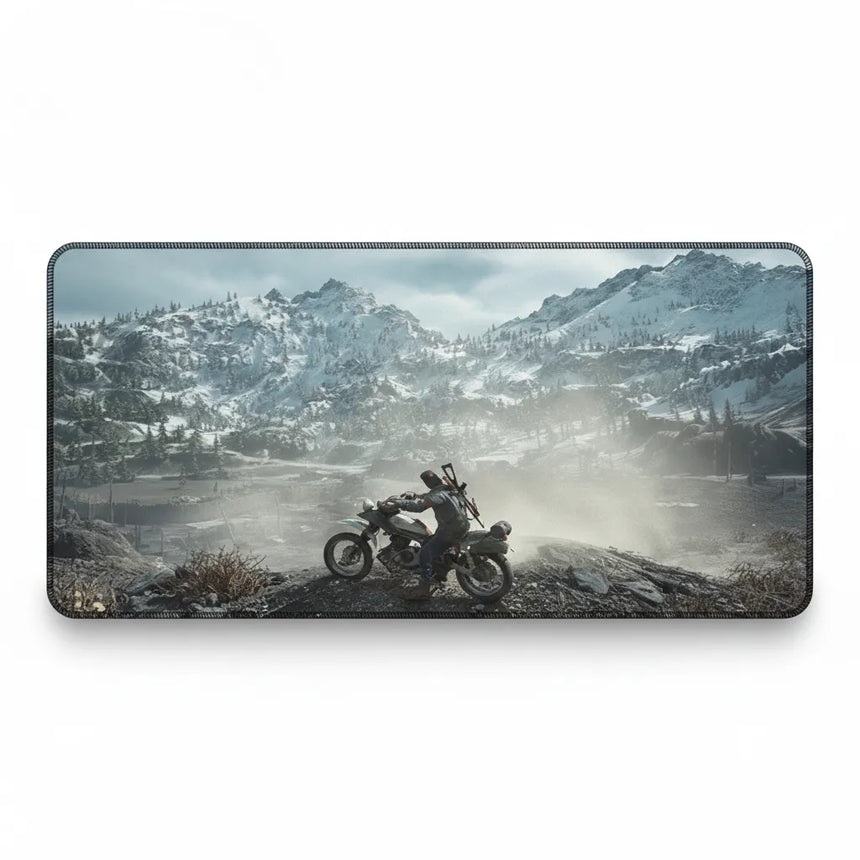 Tapis de Souris Days Gone Edition Précision & Survie en Haute Montagne avec une ambiance de montagne épique.