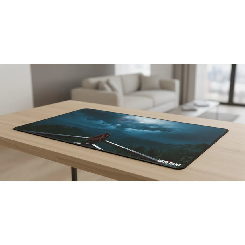 Tapis de souris Gaming Days Gone - Édition "Broken Road" XXL sur une table, design panoramique inspiré du jeu.