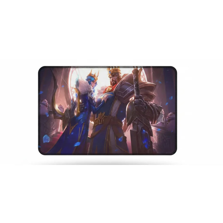 Tapis de souris Gaming Garen - League of Legends - Demacia Tactical Edition avec illustration de personnages emblématiques.