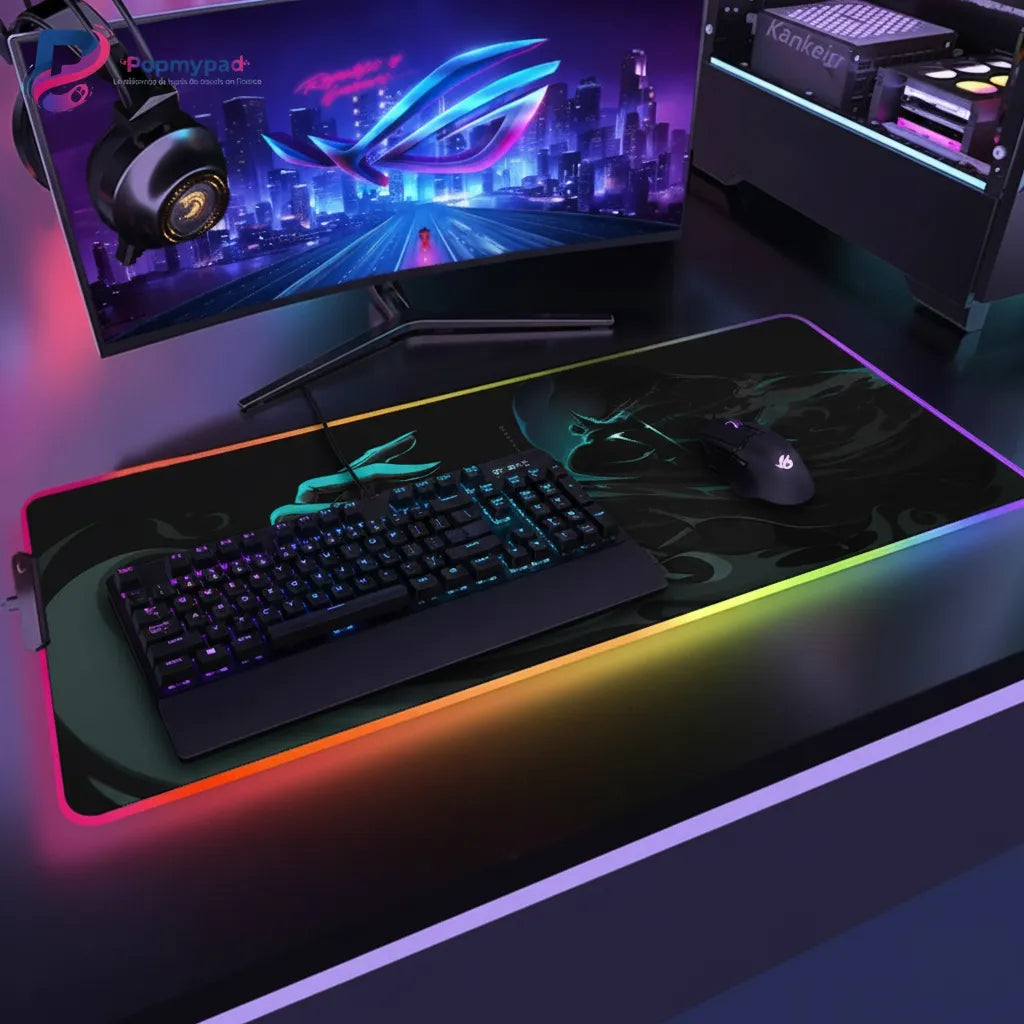 Tapis de souris Gaming Valorant Omen - Édition Spéciale Esport avec clavier et souris en setup gaming vibrant.