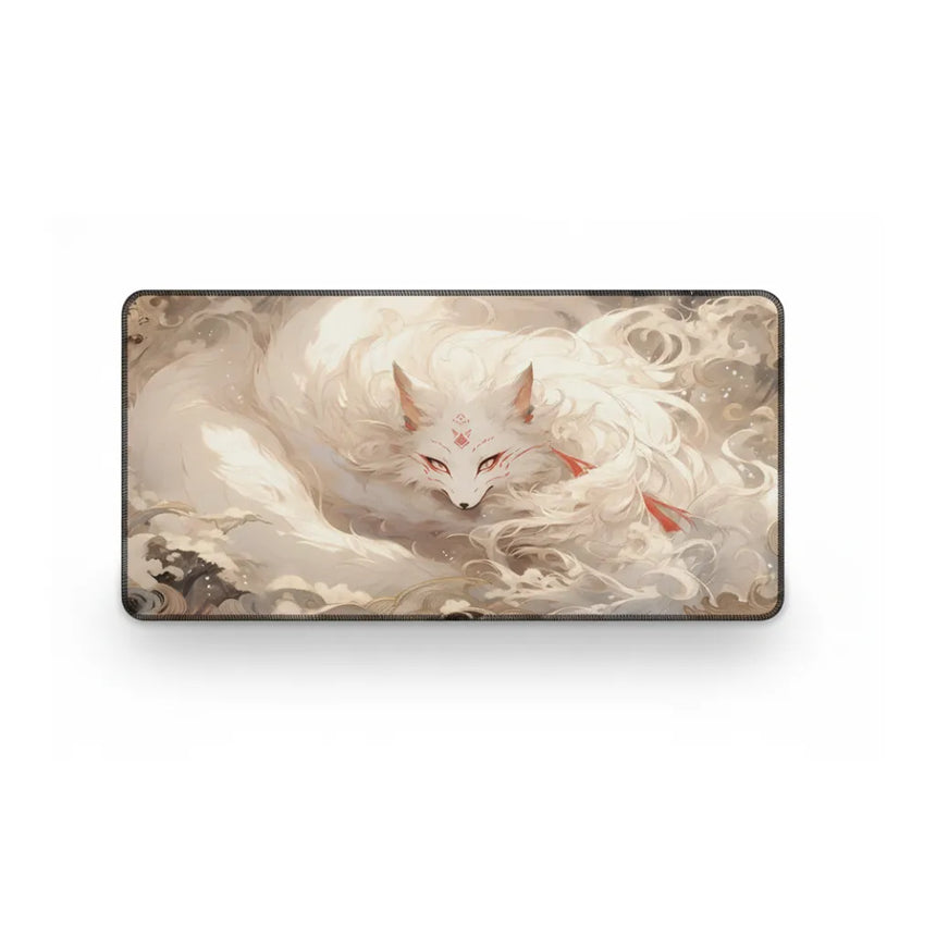 Tapis de souris Kitsune Mystique - Design Zen & Minimaliste avec renard mystique sur fond éthéré.