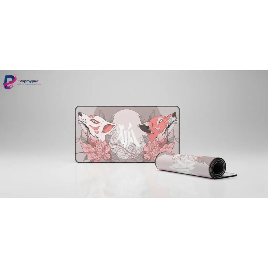 Tapis de souris "Sérénité du Kitsune" – Design Japonais Zen & Minimaliste avec illustration de renards et pivoines.