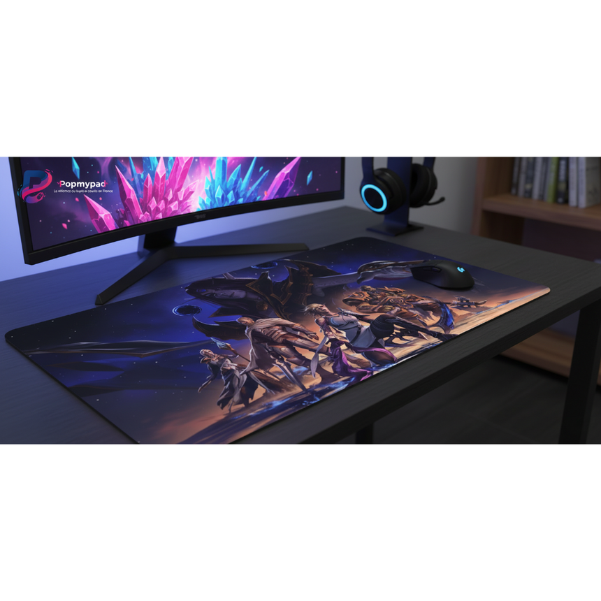 Tapis de souris World of Warcraft The War Within – Édition Ultime Précision sur un bureau avec un écran.