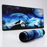 PopMyPad Tapis de Souris Gamer Deskmat XXL - Loups Hurlant à la Lune Bleue & Galaxie