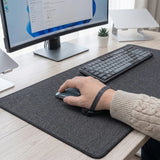 Repose-poignet Gaming G-Series - Ergonomie & Performance | Popmypad utilisé avec un tapis de souris et un clavier sur un bureau.