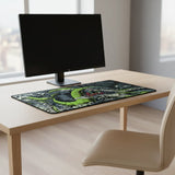 Tapis de Souris Gamer XXL - Dragon Japonais Vert & Noir sur un bureau moderne avec un écran.