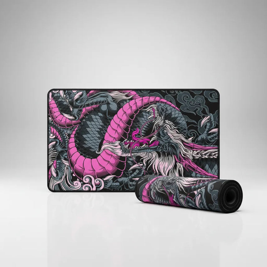 Tapis de Souris Gaming Dragon Néon Rose & Noir - XXL avec design spectaculaire de dragon sur fond sombre.