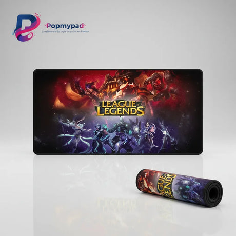 Tapis de Souris Gaming League of Legends - L'Affrontement des Champions XXL avec champions emblématiques.