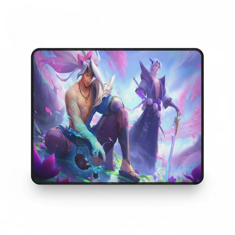 Tapis de Souris Gaming League of Legends - Spirit Blossom : Yasuo & Yone avec designs de Yasuo et Yone.