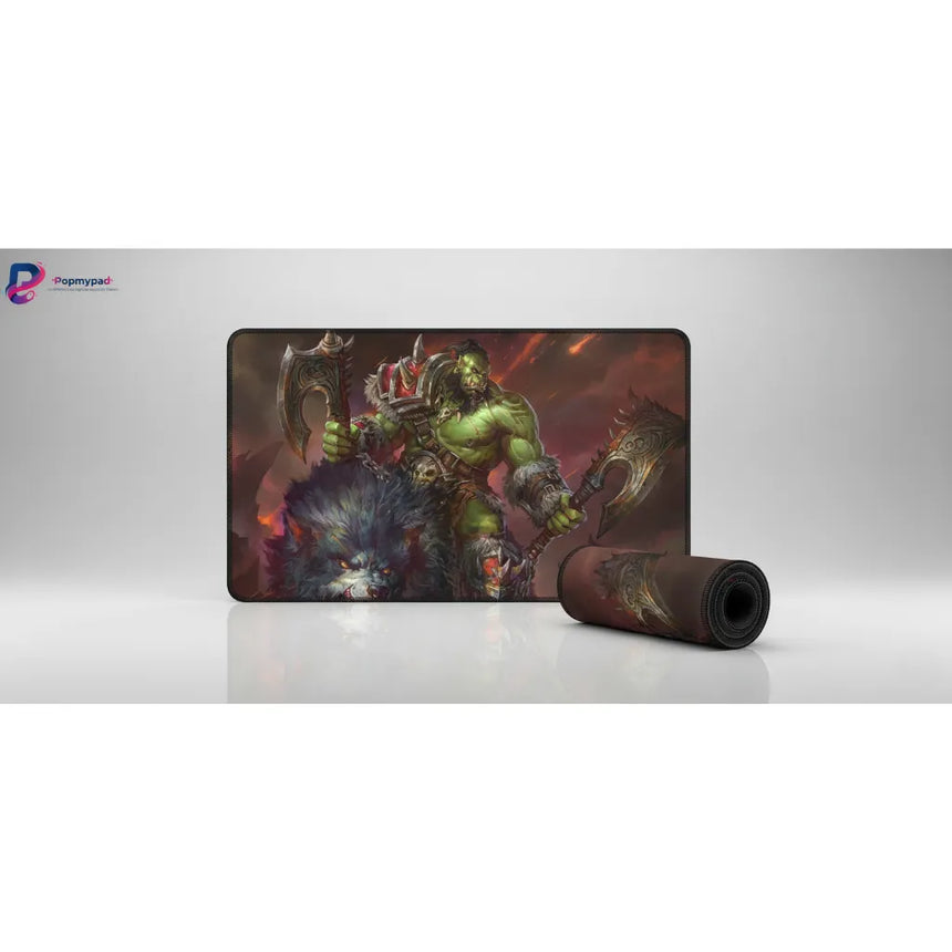 Tapis de Souris Gaming XXL - Guerrier Orc & Loup de Guerre - Glisse Ultime avec illustration d'un guerrier Orc.