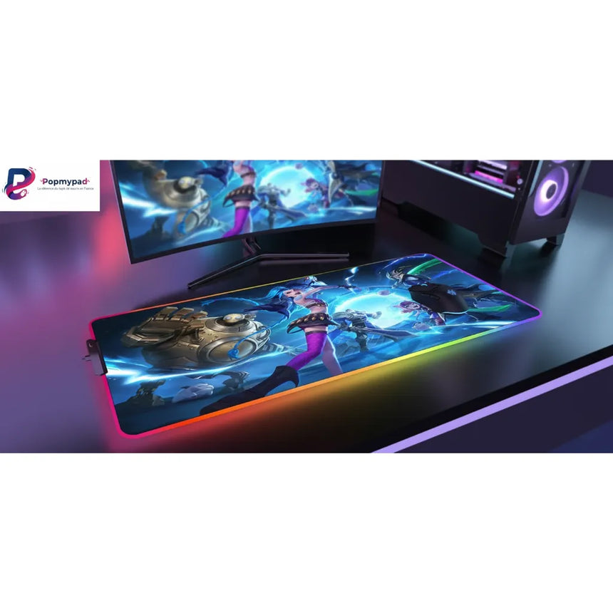 Tapis de Souris League of Legends Jinx RGB – Édition Gaming XXL Haute Précision sur un bureau stylé.