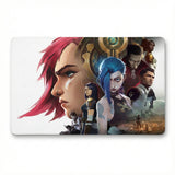 Tapis de Souris XXL Arcane - Édition Limitée League of Legends Jinx & Vi avec illustrations de personnages emblématiques.