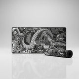 Tapis de Souris XXL Dragon Japonais - Édition Monochrome Impériale avec un design de dragon détaillé en noir et blanc.