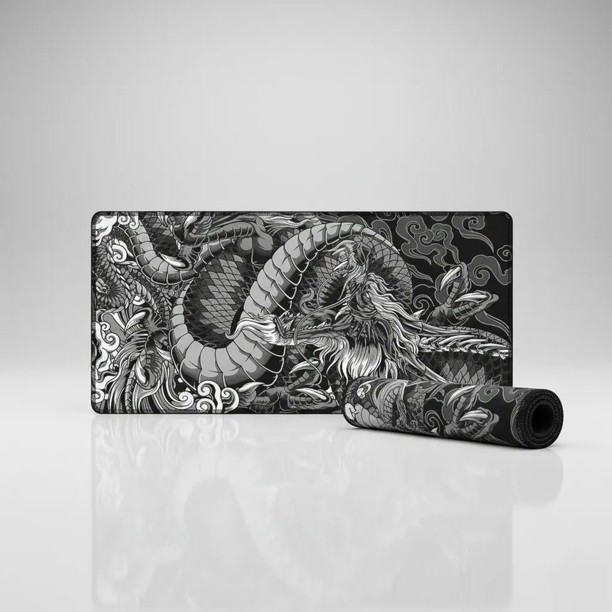 Tapis de Souris XXL Dragon Japonais - Édition Monochrome Impériale avec un design de dragon détaillé en noir et blanc.