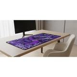 Tapis de Souris XXL Dragon Japonais - Edition Mystic Purple sur un bureau moderne avec décoration élégante.