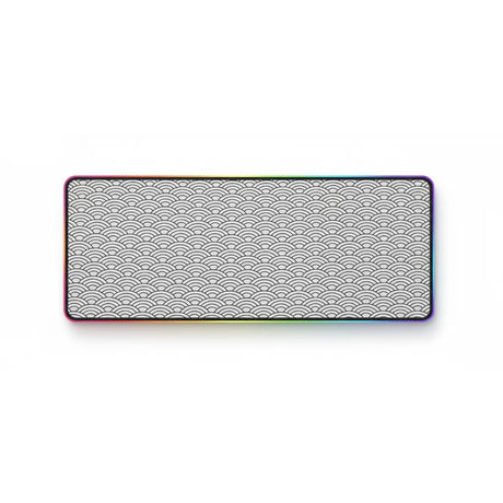 Tapis de Souris XXL Seigaiha - Design Japonais Zen & Bordure RGB Lumineuse avec motif Seigaiha noir et blanc.