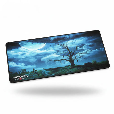 Tapis de Souris XXL The Witcher 3 - Édition Sous la Lune de Velen avec une illustration nocturne mystique.