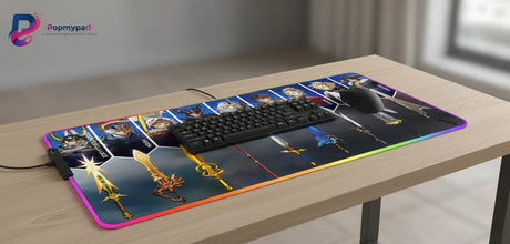 Tapis de souris Gaming Final Fantasy - Édition Collector Héros & Armes Légendaires sur un bureau avec clavier et souris.