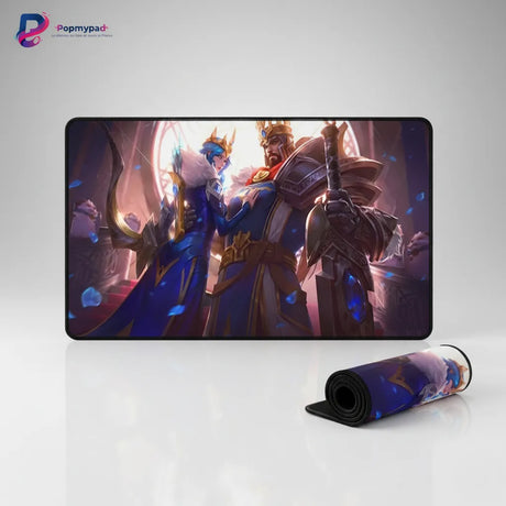 Tapis de souris Gaming Garen - League of Legends - Demacia Tactical Edition avec design de Garen au bureau.
