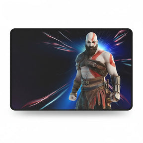 Tapis de souris Gaming God of War - Édition Kratos avec Kratos en avant-plan et éclairs d'énergie en arrière-plan.