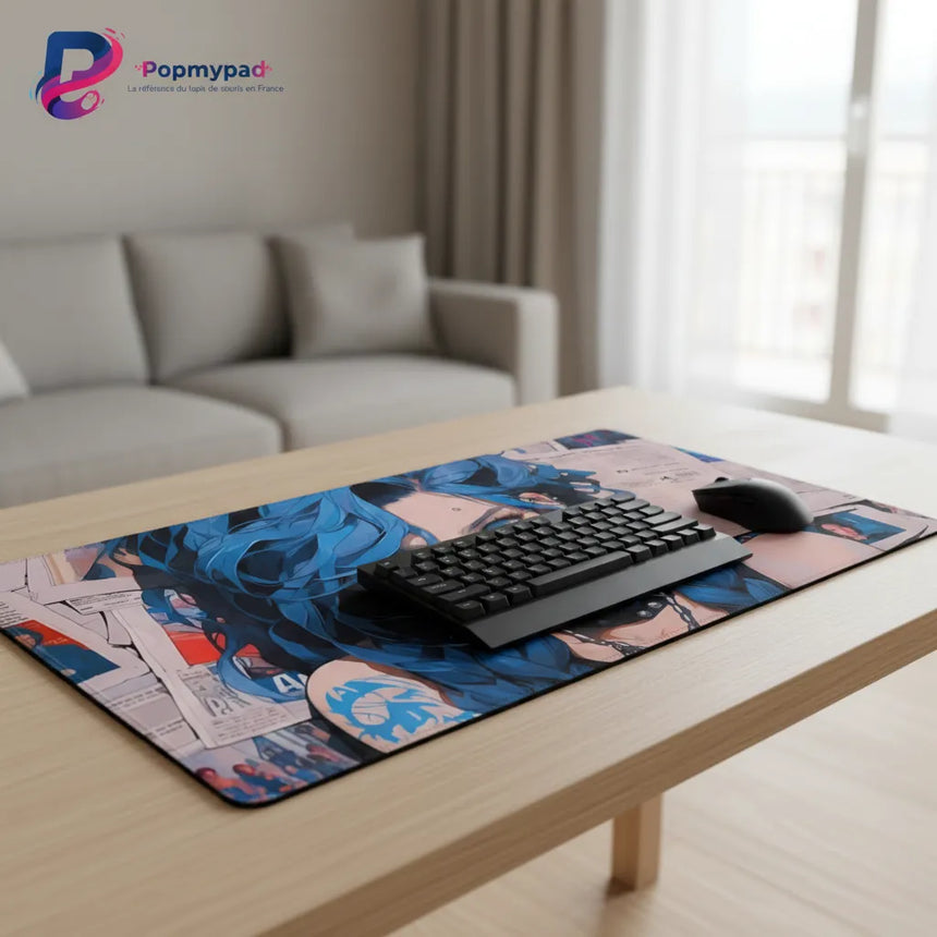 Tapis de souris Gaming League of Legends - Édition Jinx Manga Blue XXL sur un bureau, avec clavier et souris.