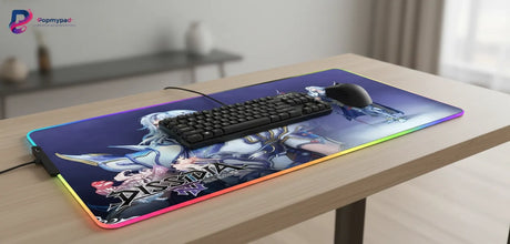 Tapis de souris Gaming RGB - Final Fantasy Cecil Paladin Edition - Précision Esport avec clavier et souris sur un bureau moderne.