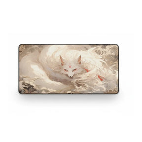 Tapis de souris Kitsune Mystique - Design Zen & Minimaliste avec renard mystique sur fond éthéré.