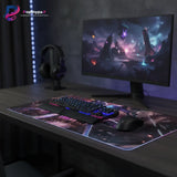 Tapis de souris League of Legends - Edition Jinx : Précision et Chaos XL sur un bureau avec clavier et écran.