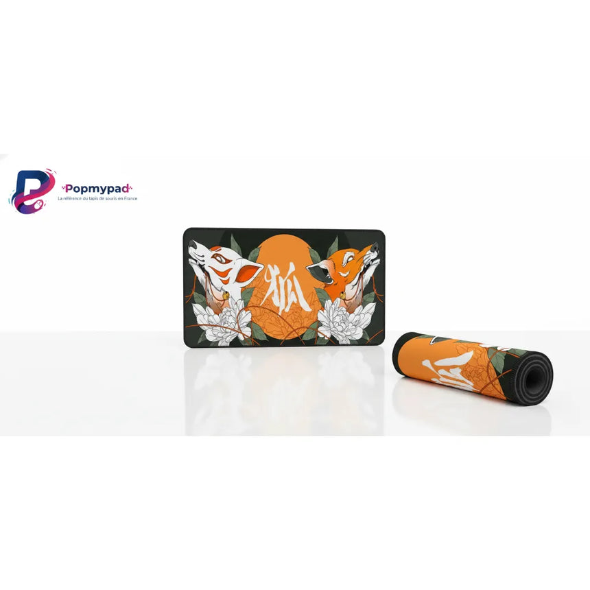 Tapis de souris Renard Japonais - Dualité Kitsune & Style Zen avec motif de renards et éléments floraux.