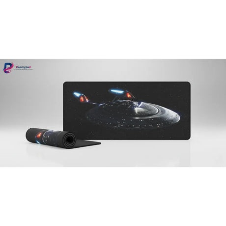 Tapis de souris Star Trek - Édition USS Enterprise-E | Design Galactique Premium avec vaisseau emblématique dans l'espace.