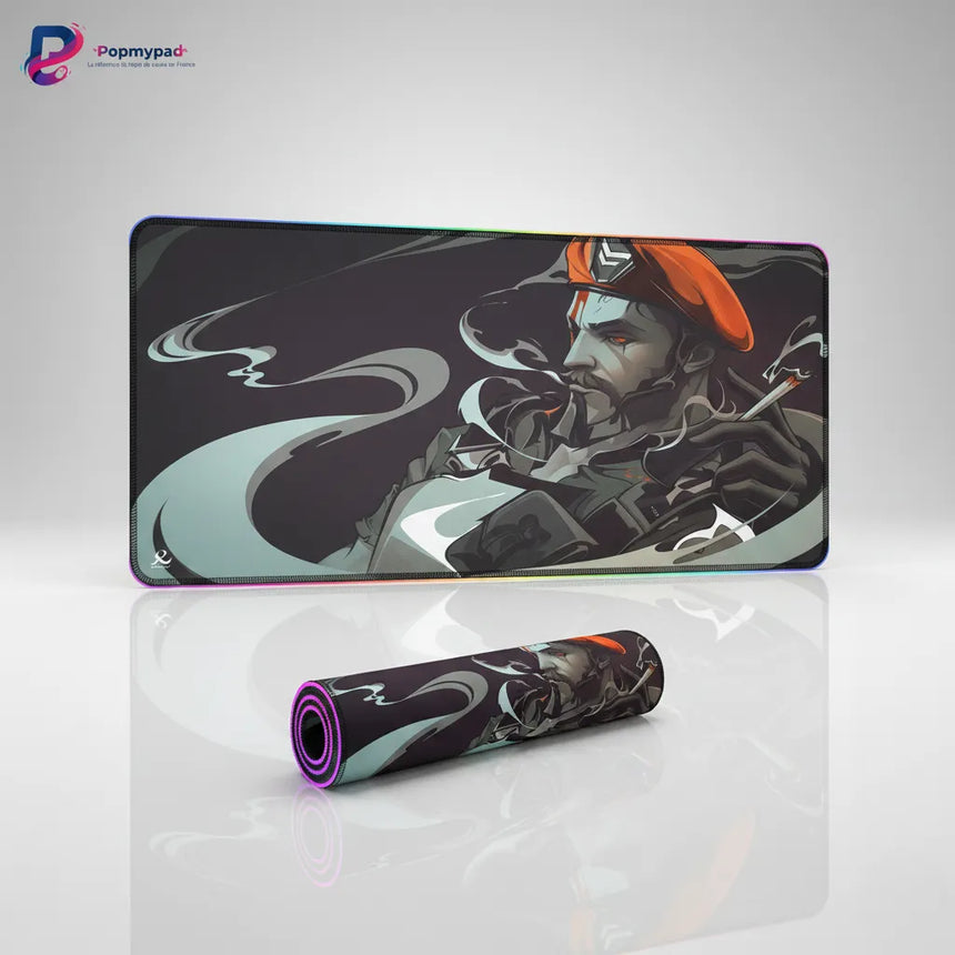 Tapis de souris Valorant Brimstone RGB – Précision Tactique et Glisse Ultime avec illustration cinématique.